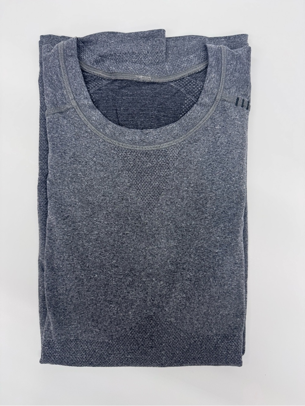 lululemon athletica Men's Heather Gray Short Sleeve performance tee - Picture 5 of 5